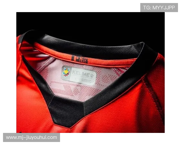 卡尔美足球保暖上衣让你在寒冷天气中保持温暖与舒适，助力运动表现提升